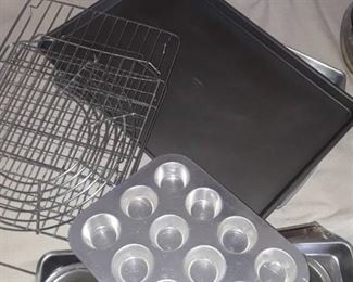 VARIOUS COOKIE SHEET AND MUFFIN TINS WITH COOLING RACKS