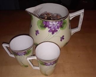 TCHINA PITCHER WITH 2 GLASSES