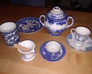 ASSORTED ROYAL DOULTON BLUE AND WHITE ORIENTAL CHINA