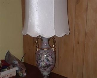 COLONIAL DECORATIVE LAMP