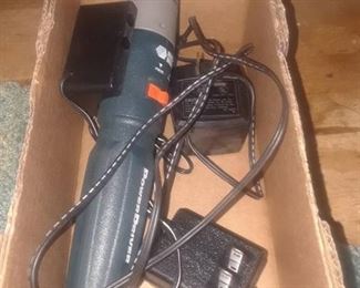BLACK AND DECKER ELECTRIC SCREWDRIVER WITH BITS