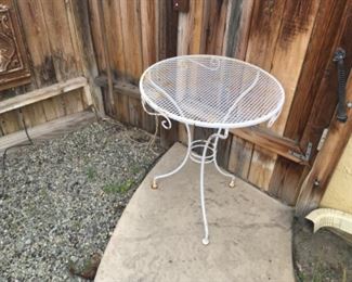 Round table outdoor 10.