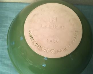 Three bowls large, medium, small 15. Set