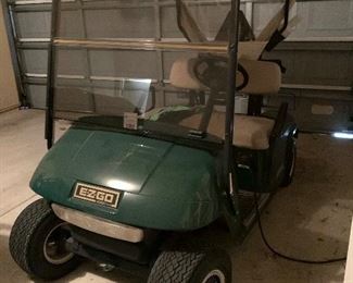 2005 easy go golf cart in operable Needs batteries~ $1200