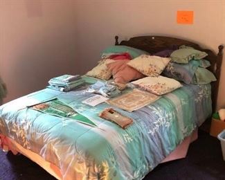 Queen bed $35