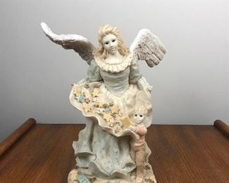 Lot 1: The Angels Collection, “The Gift ‘94”; tallest point 9.5” x widest point 10”. $18