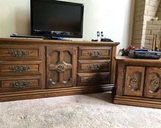 Heavy Oak triple dresser 125.00