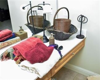 100. Group of Miscellaneous Bathroom Objects