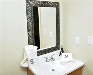 105. Group of Bathroom Articles