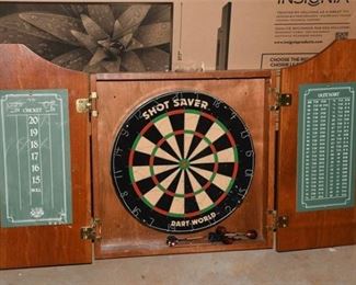 146. Dart board with wall case
