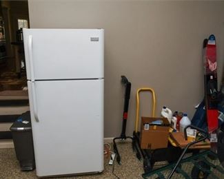 182. ReFrigidaire Refrigerator