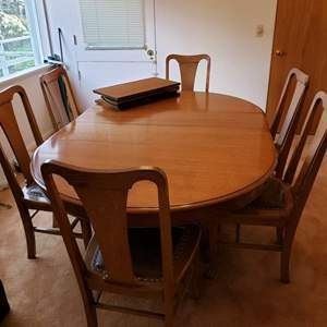 Gorgeous Antique Table with 2 leaves and 6 Chairs. Table pads are included as well.