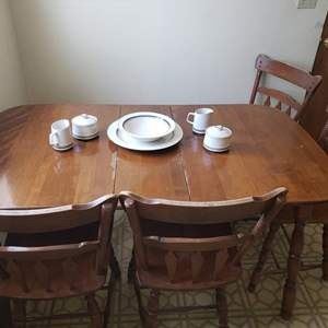 Temple Stuart Rockport Maple Table & 4 chairs. Furniture