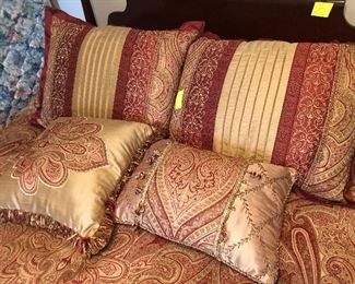 comforter set-queen size, includes 2 decorative pillow shams, 2 decorative pillows, bedspread and curtains-$100