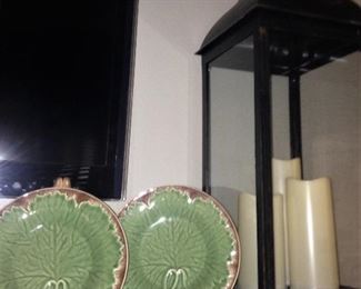 Majolica plates; battery-operated candles in the lantern