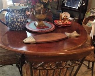 Round dining table with 4 chairs