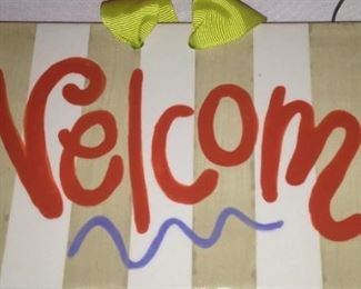 Welcome! Come on in! The sale starts at 8:00 A.M. on Thurs. and Friday AND 7:30 on Saturday (Ashmore rules). 
