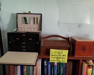 Jewelry box
Handled wood box
Wood cigar box