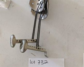 Shoe saver/stretcher