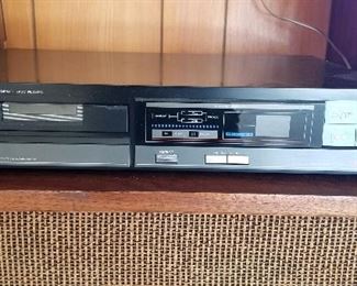 Fisher CD Player AD 823, $60