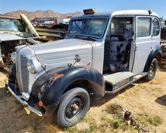 1018: 	

Austin Healey Taxi with Meter
VU