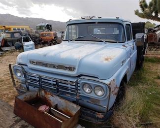 1050: 	

Ford F-350
VU