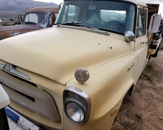 1052	

1957? International Harvester
VN 4-132-SA/ 84960 Key in ignition