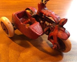 Cast iron Harley Davidson with sidecar - remake 1990s neat piece - $5