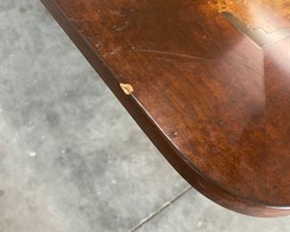$5000
Traditional Dining Table by Baker Furniture Burlwood Brass Inlay
DIMENSIONS
132ʺW × 62ʺD × 31ʺH