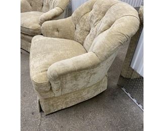 Baker Tufted Club Chairs - a Pair
Price:$1,075
DIMENSIONS
38ʺW × 36ʺD × 33ʺH
19 Inch Seat Hight