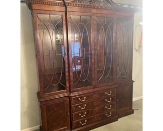 1990s Aston Court by Henredon China Cabinet/Breakfront
$1,995
DIMENSIONS
76ʺW × 16ʺD × 92ʺH