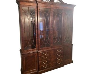 1990s Aston Court by Henredon China Cabinet/Breakfront
$1,995
DIMENSIONS
76ʺW × 16ʺD × 92ʺH