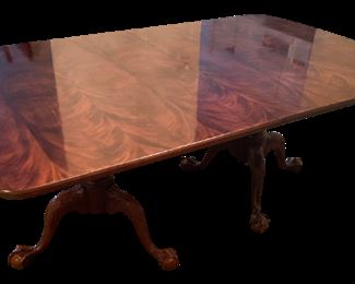 1990s Aston Court by Henredon Table With 2 Leaves
$1,995
Dimensions
76ʺW × 45ʺD × 29ʺH
Leaves add an additional 18 inches each to the length