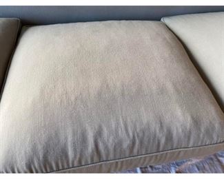 Baker Contemporary Rolled Arm Sofa
$2,995
DIMENSIONS
85ʺW × 35ʺD × 33.5ʺH
18.5 Inches Seat Height