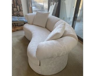 Sherrill Furniture Custom Made White Upholstered Sofa- 2 Available
$995 Each
DIMENSIONS
86ʺW × 38ʺD × 29ʺH