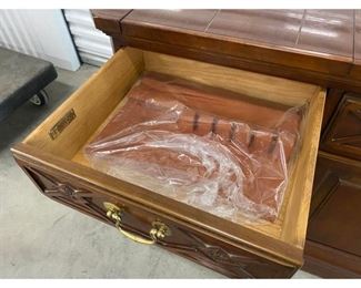 Traditional Century Furniture Traditional Buffet
$1,295
DIMENSIONS
38ʺW × 18ʺD × 33ʺH