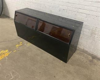 1970s Vintage Henredon Black Lacquered Headboard
$995
DIMENSIONS
64ʺW × 19.5ʺD × 28ʺH