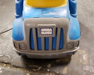 Vintage 2008 Mega Bloks HUGE 18" Long x 13"H    TOW TRUCK GREAT FOR SPRING! THIS TRUCK STYLE IS NO LONGER MADE  $50