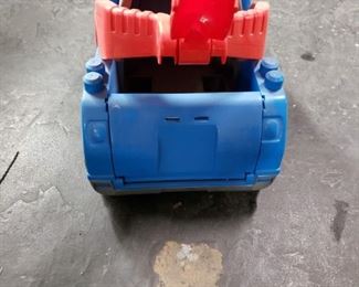 Vintage 2008 Mega Bloks HUGE 18" Long x 13"H    TOW TRUCK GREAT FOR SPRING! THIS TRUCK STYLE IS NO LONGER MADE  $50