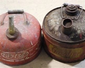 Set of 2 gas cans