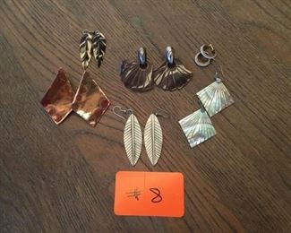 Costume Jewelry Lot: Metal earrings    $25