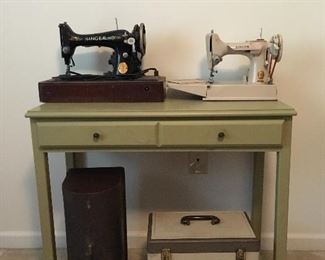 Rare 1961 Singer 221J Featherweight sewing machine (Tan)