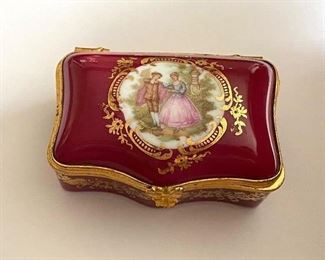 Limoges porcelain trinket box 2”x 3/4”x 1” $6
Shipping $2