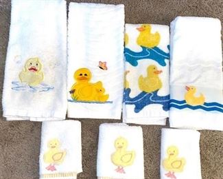 7 piece rubber ducky towel lot
4 hand towels and 3 wash cloths
$6
Shipping = $3
