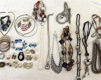 Lot of costume jewelry (must be sold as lot) $20
Shipping = $3