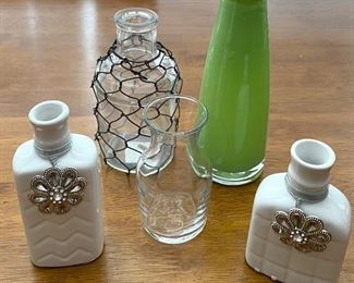 Lot of bud vases $8     Shipping = $4