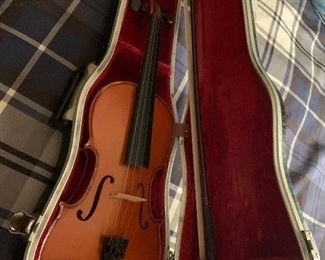 Violin in case broken string
$50.00