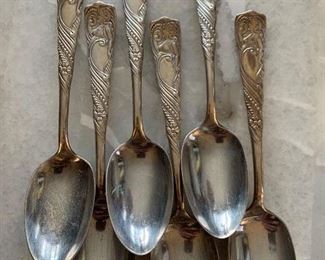 Antique Rogers Bros spoons with lady on handle set 6
$30.00 set 