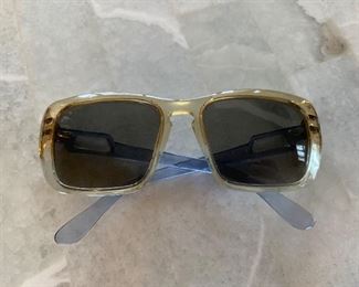 Vintage ladies Foster Grant sunglasses
$12.00