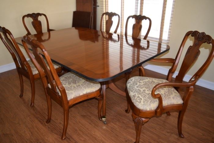 Beautiful E.J.Victor Dining Set : Table, 6 Chairs, 2 Leaves, Pads  $ 2850 . Retail Price $8500 + Perfect Condition.